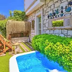 - Adult Only Hotel Alaçatı