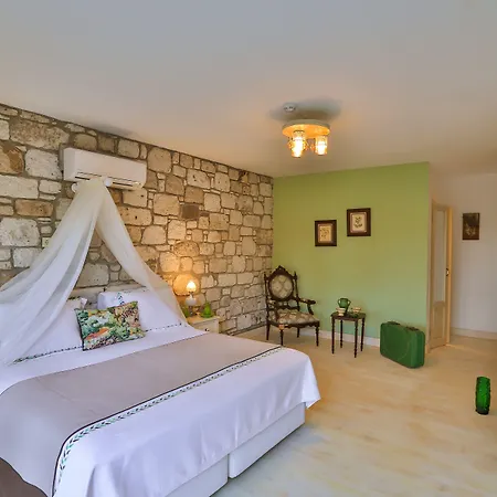 - Adult Only Hotel Alaçatı