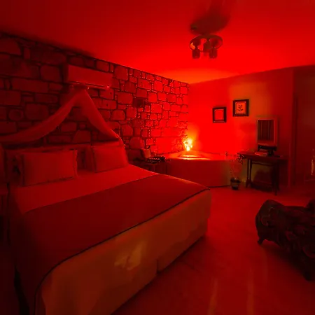 - Adult Only Hotel Alaçatı