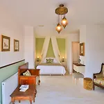 Otel - Adult Only