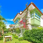 - Adult Only Hotel Alaçatı