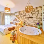 - Adult Only Otel