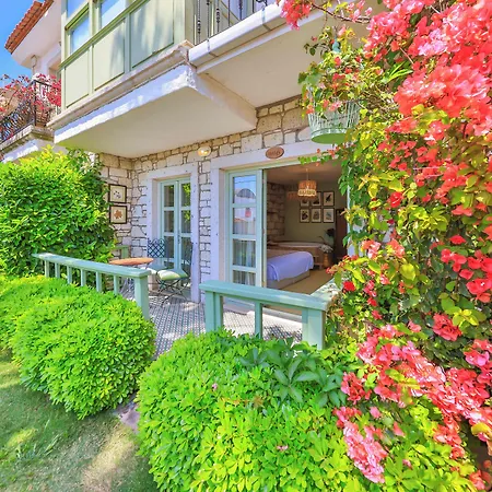 - Adult Only Alaçatı