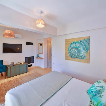 - Adult Only Hotel Alaçatı