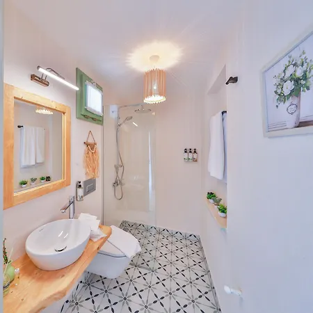 - Adult Only Hotel Alaçatı